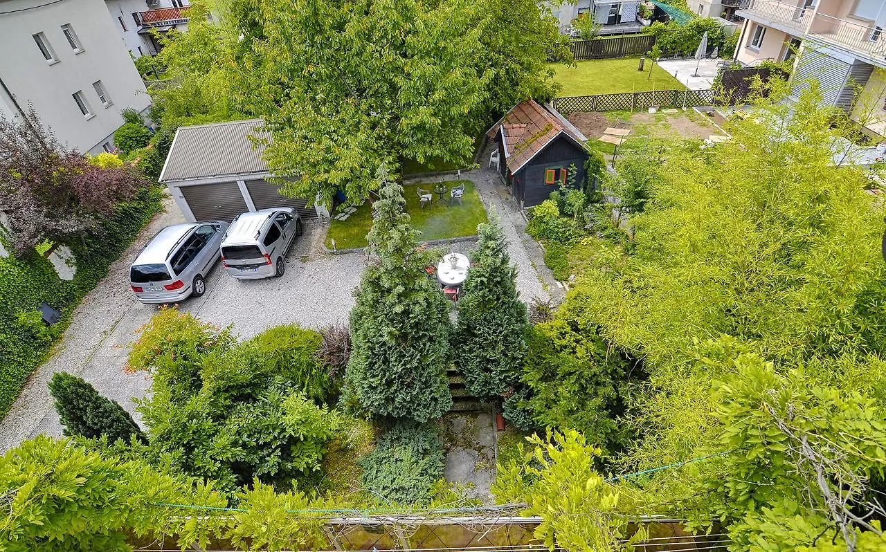 Guesthouse Greenslo Ljubljana 0*,  Slovenia